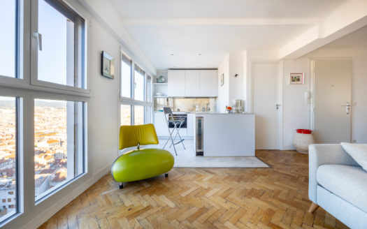 Vente► T2 rénové avec vue magique et balcon à Marseille
