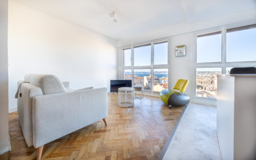 Vente► T2 rénové avec vue magique et balcon à Marseille