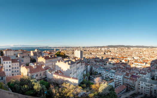 Vente► T2 rénové avec vue magique et balcon à Marseille