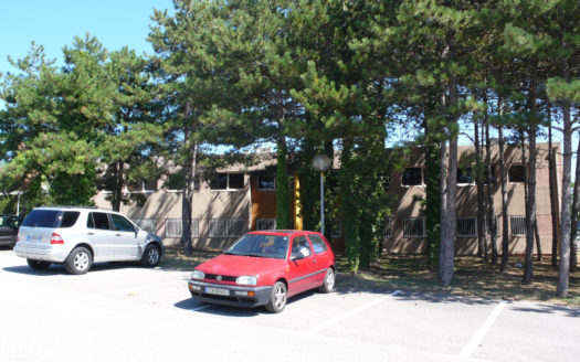 Location► Bureaux avec parking à Vitrolles