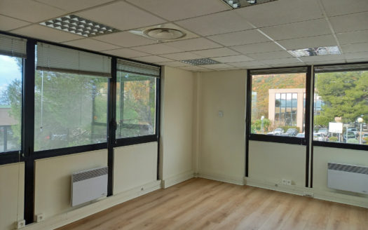 Location► Bureaux avec parking à Vitrolles