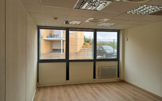 Location► Bureaux avec parking à Vitrolles